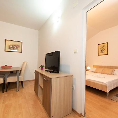 Apartments Simovic Tučepi Zewnętrze zdjęcie