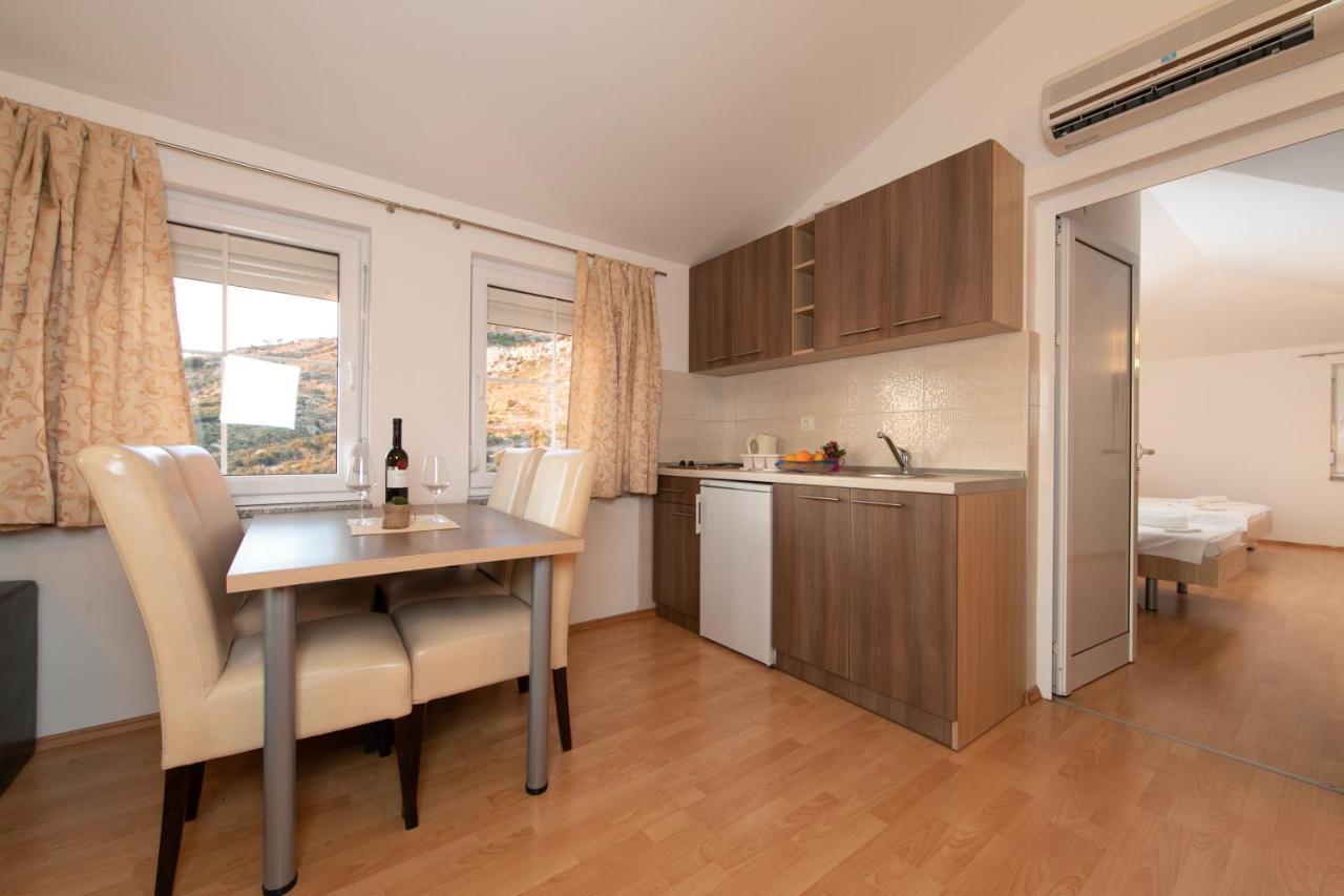 Apartments Simovic Tučepi Zewnętrze zdjęcie