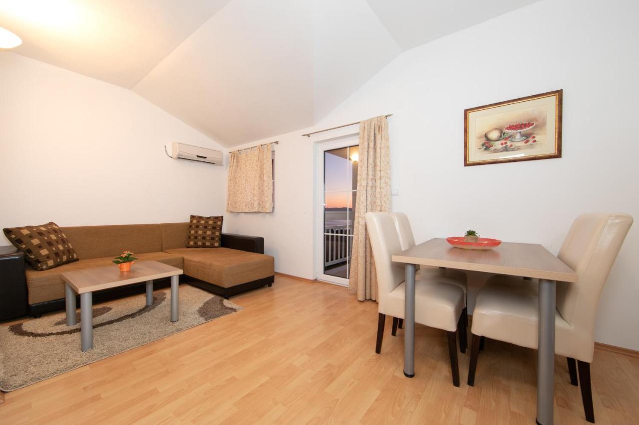 Apartments Simovic Tučepi Zewnętrze zdjęcie